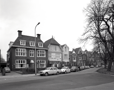 73772 Gezicht op de huizen Wilhelminapark 60 (links) -lager te Utrecht.